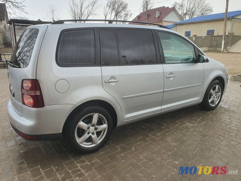 2010' Volkswagen Touran photo #3