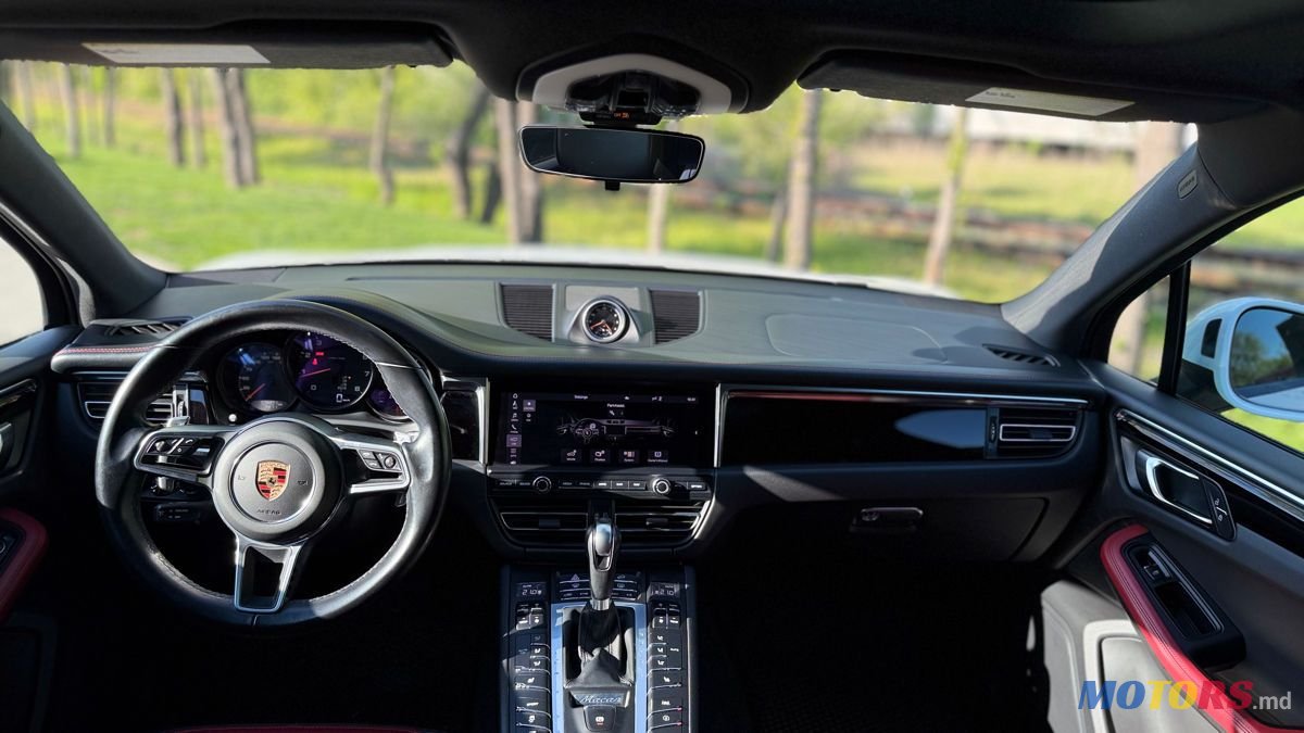 2021' Porsche Macan photo #5