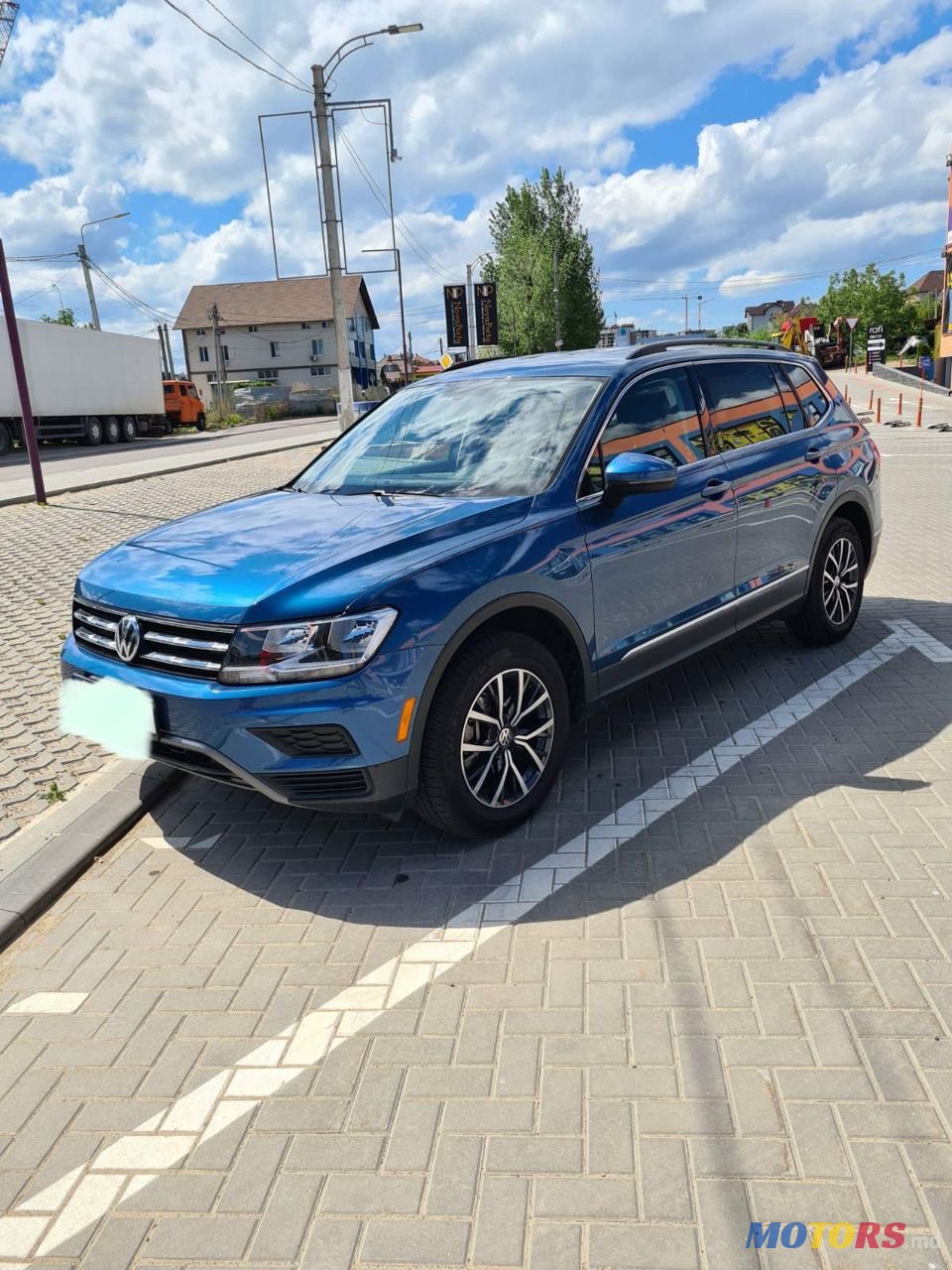 2020' Volkswagen Tiguan photo #4