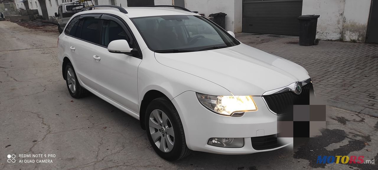 2011' Skoda Superb photo #2