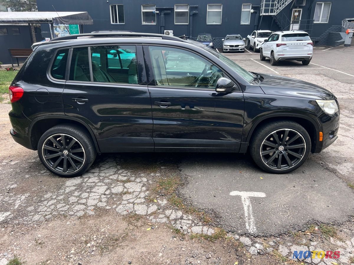 2009' Volkswagen Tiguan photo #5