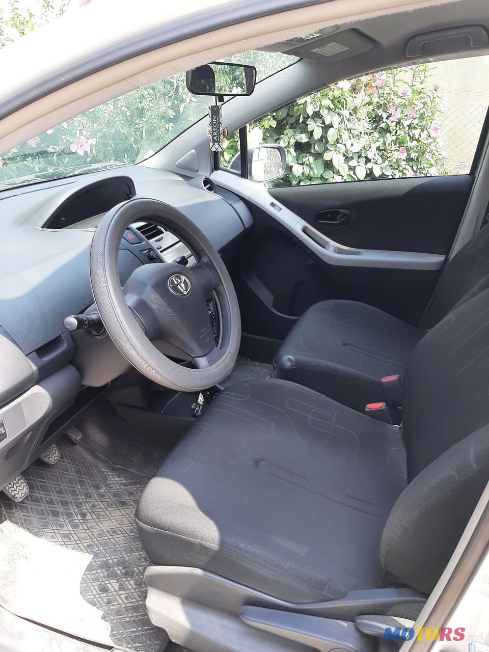 2010' Toyota Yaris photo #4