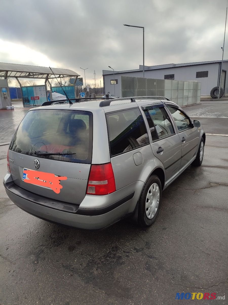 2004' Volkswagen Golf photo #2