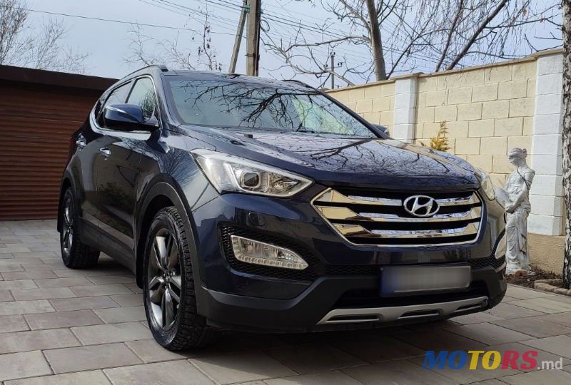 2013' Hyundai Santa Fe photo #3