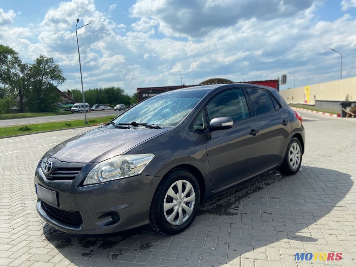 2010' Toyota Auris photo #2