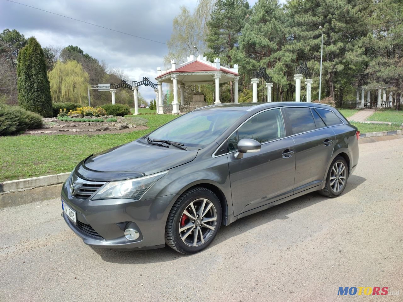 2013' Toyota Avensis photo #2