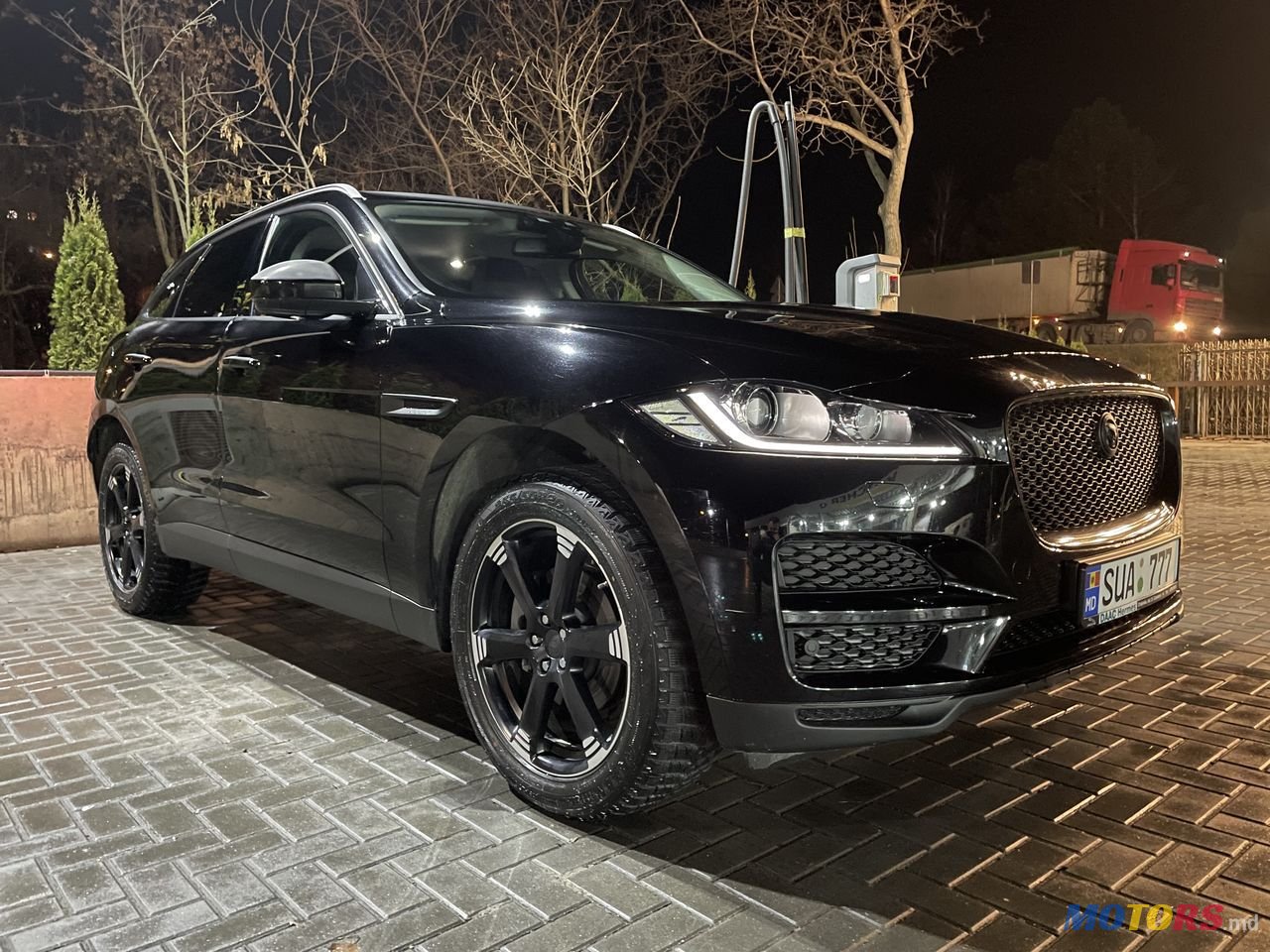 2017' Jaguar F-Pace photo #6