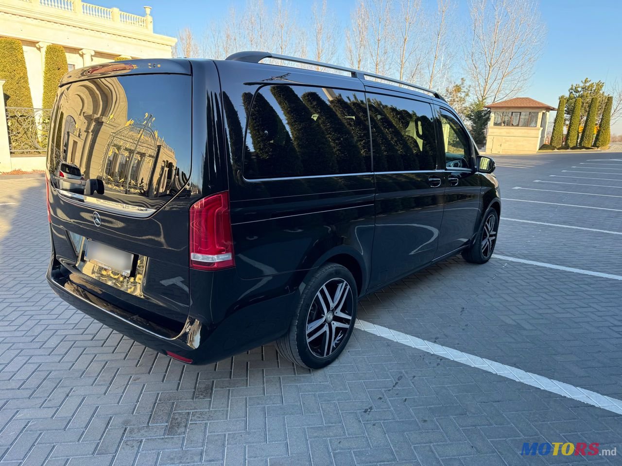 2017' Mercedes-Benz V-Class photo #3