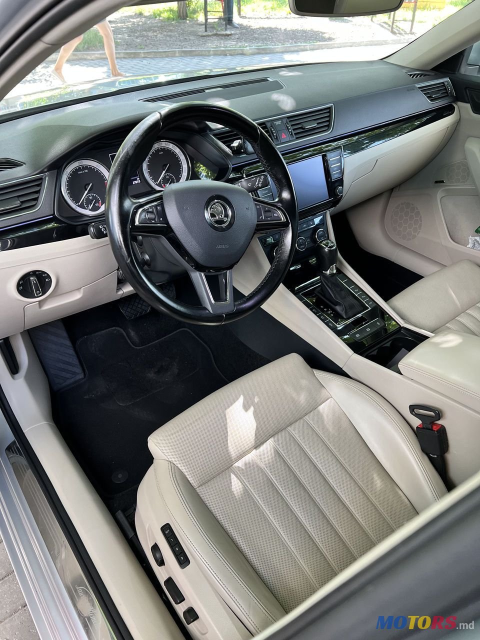 2016' Skoda Superb photo #3