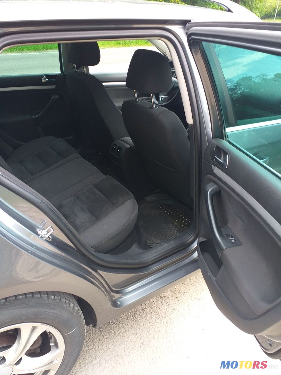 2010' Volkswagen Golf photo #4