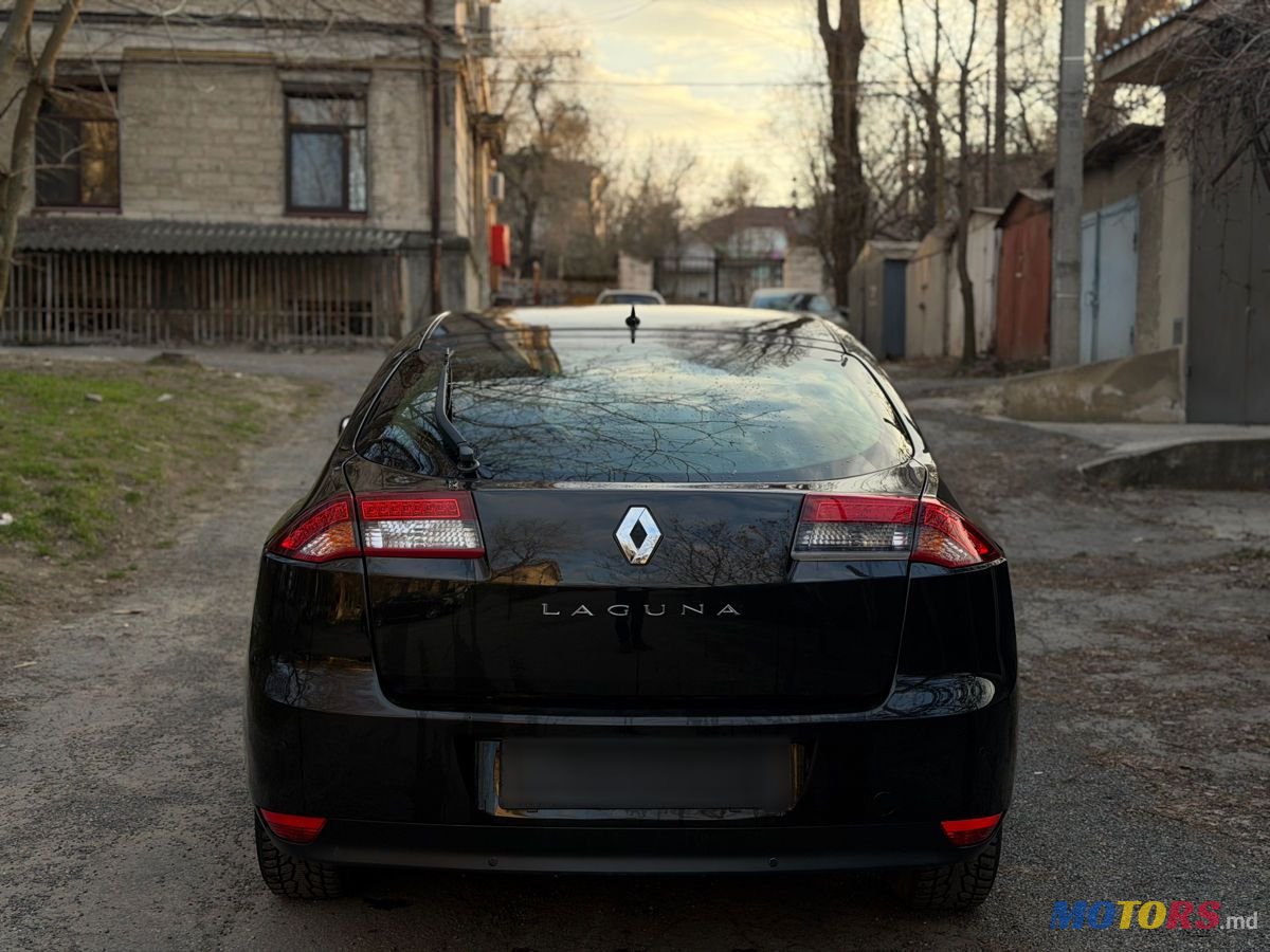 2011' Renault Laguna photo #3