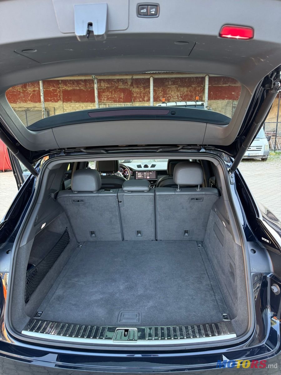 2021' Porsche Cayenne photo #6