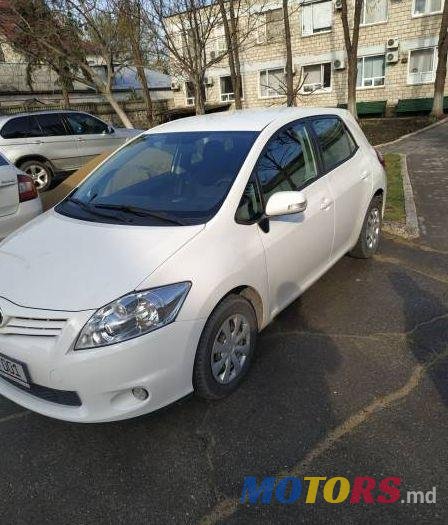2012' Toyota Auris photo #1