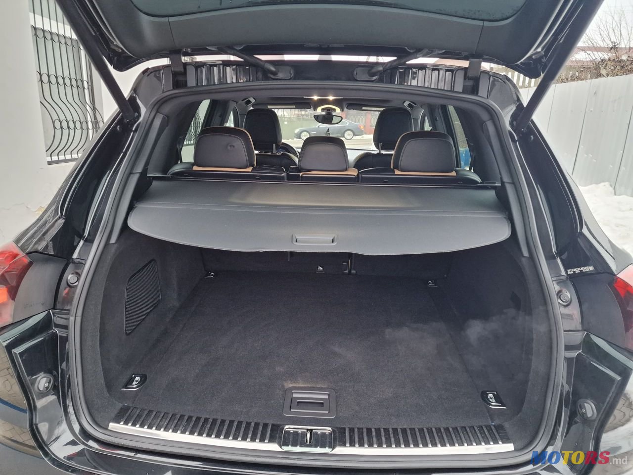 2015' Porsche Cayenne photo #6