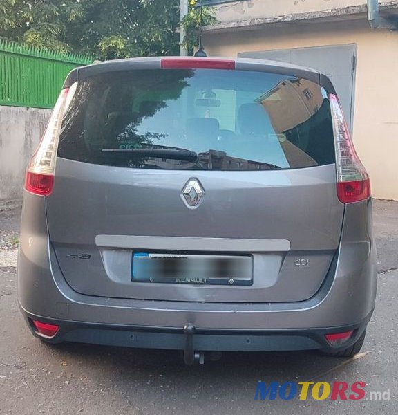 2010' Renault Grand Scenic photo #2