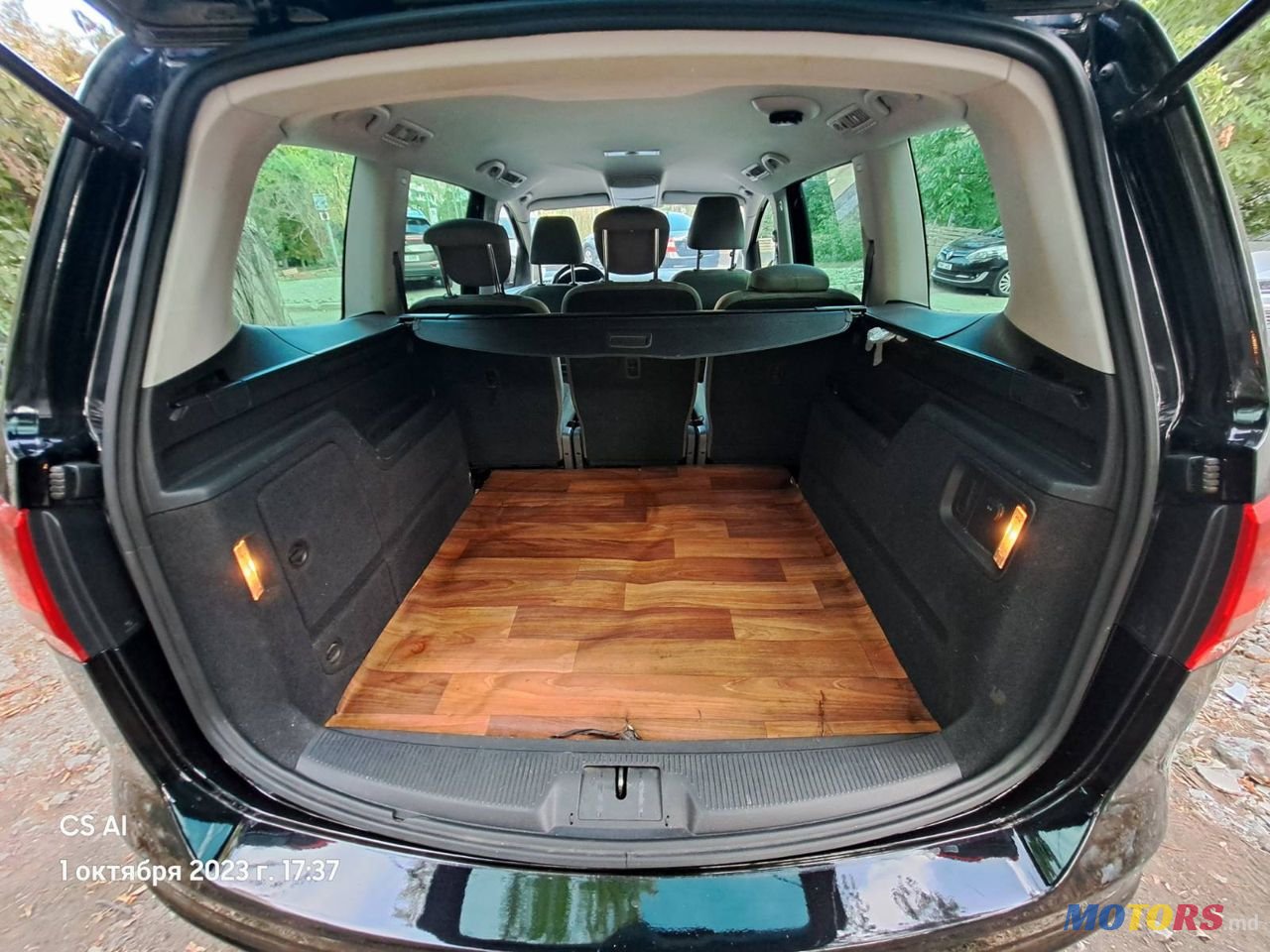 2011' Volkswagen Sharan photo #5