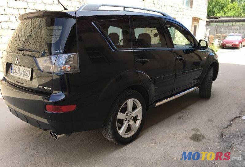 2007' Mitsubishi Outlander photo #1