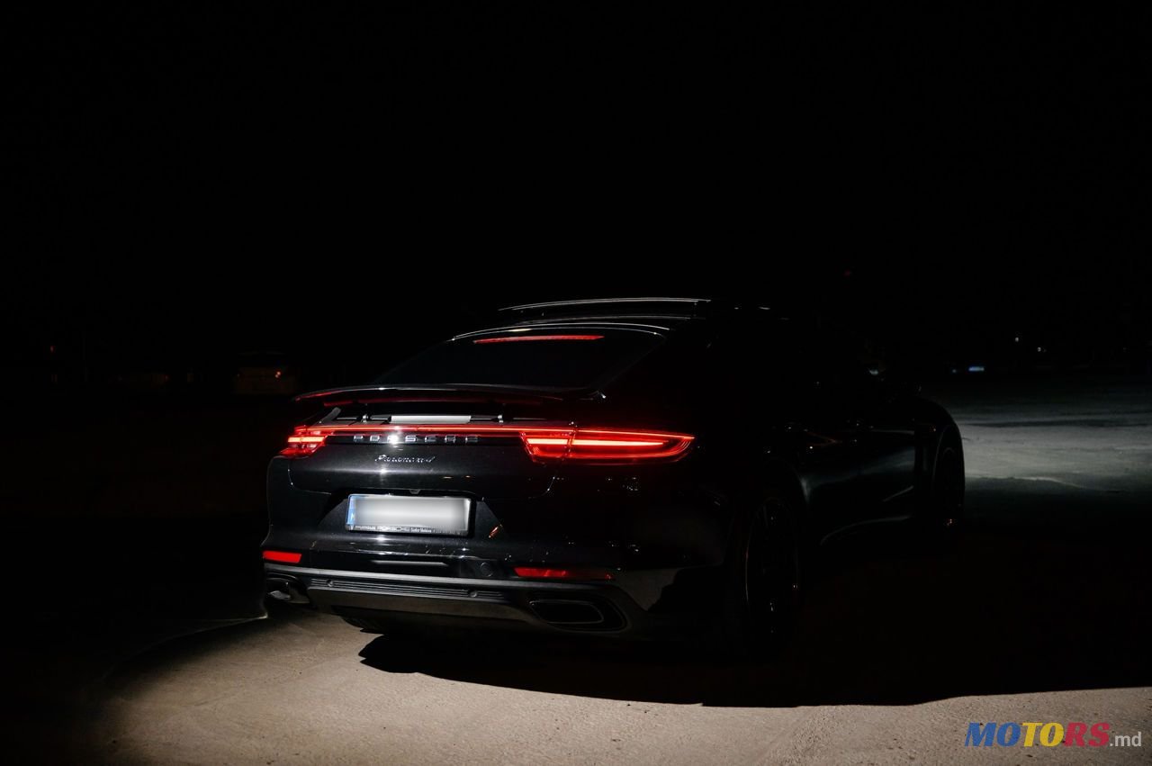2019' Porsche Panamera photo #1