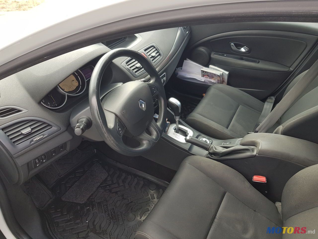 2010' Renault Megane photo #6