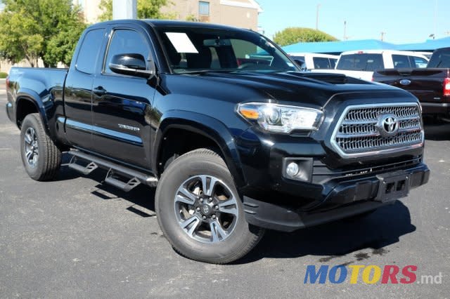 2016' Toyota Tacoma TRD Sport photo #2