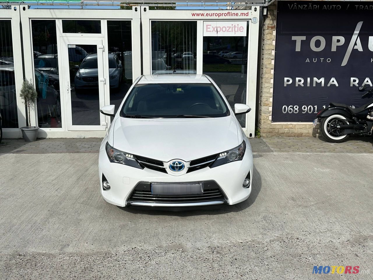2014' Toyota Auris photo #2