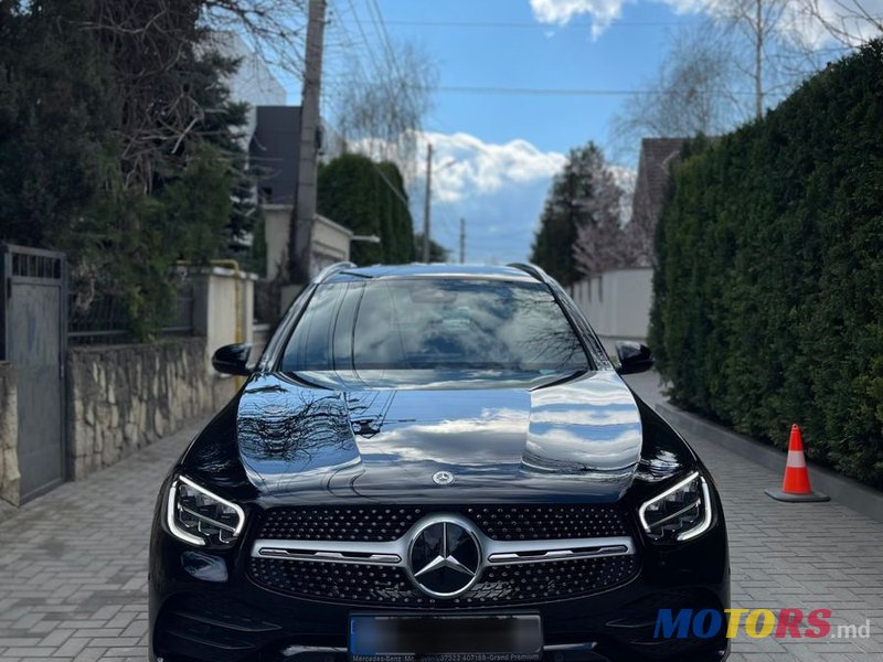 2022' Mercedes-Benz GLC photo #3