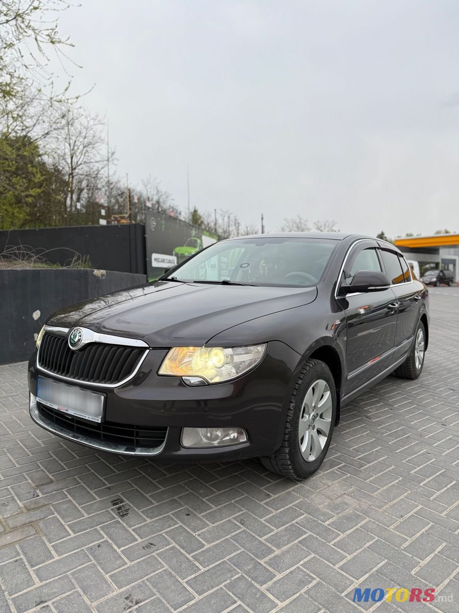 2011' Skoda Superb photo #2