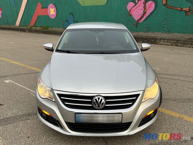 2010' Volkswagen Passat photo #5