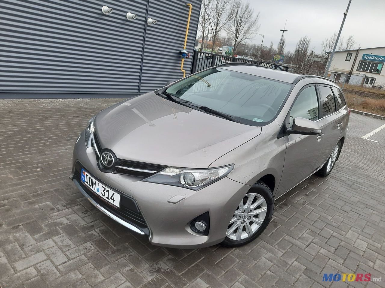 2013' Toyota Auris photo #1