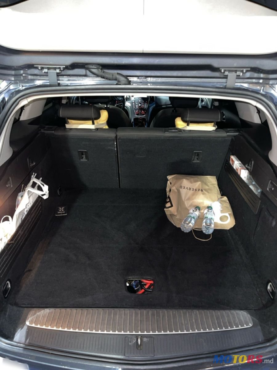 2011' Opel Astra photo #4