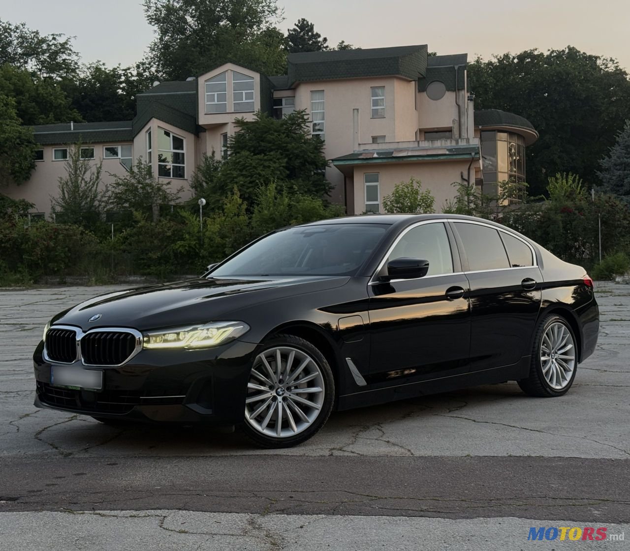 2021' BMW 5 Series photo #1