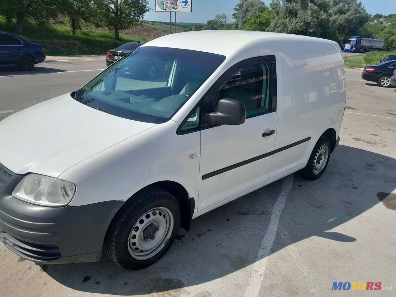 2005' Volkswagen Caddy photo #2