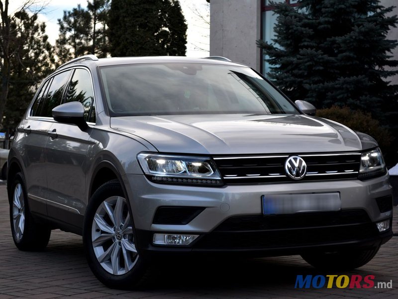 2017' Volkswagen Tiguan photo #5