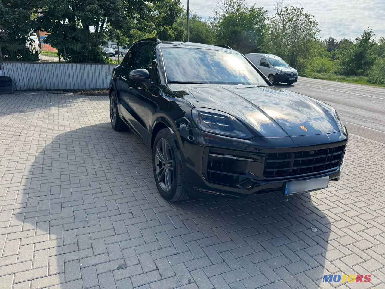 2023' Porsche Cayenne photo #1