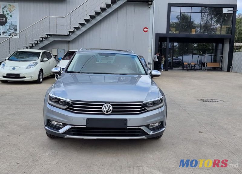 2018' Volkswagen Passat photo #2