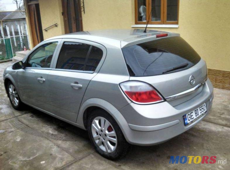 2005' Opel Astra photo #2