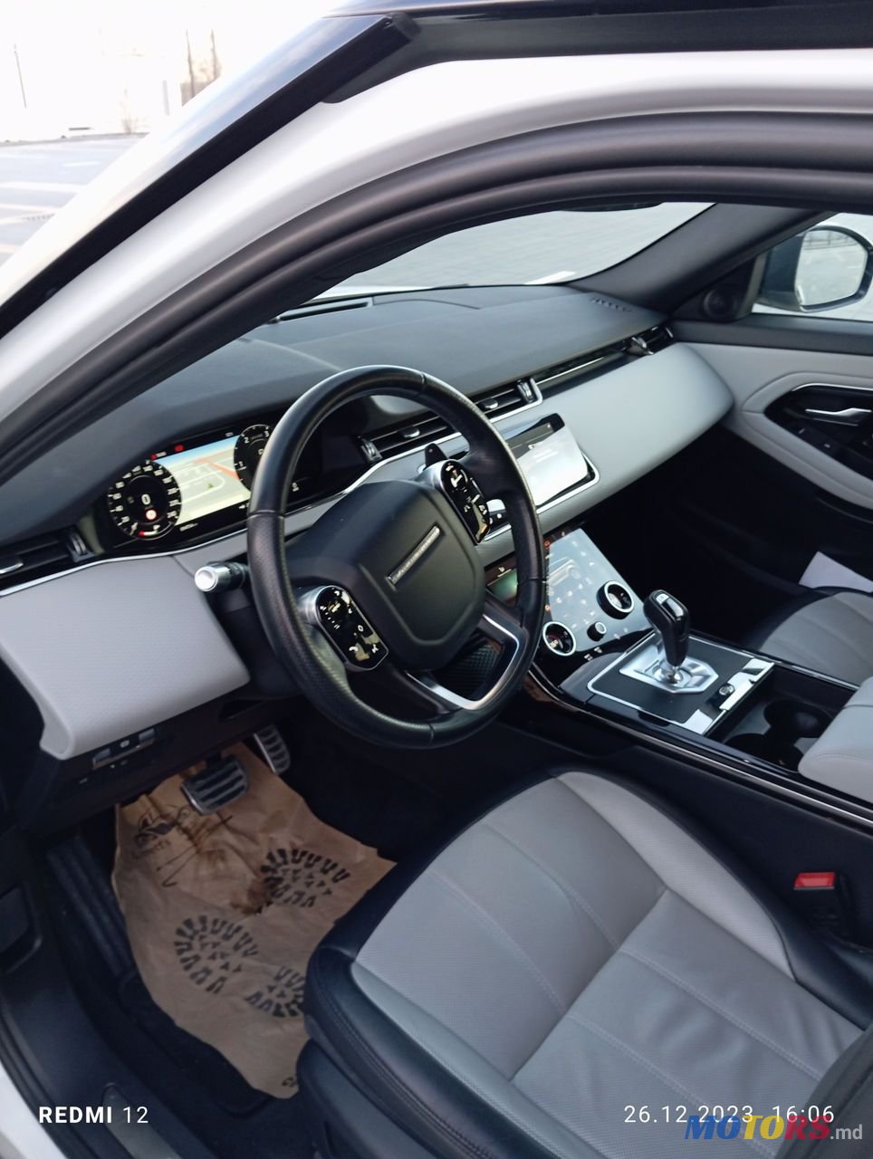 2019' Land Rover Range Rover Evoque photo #2