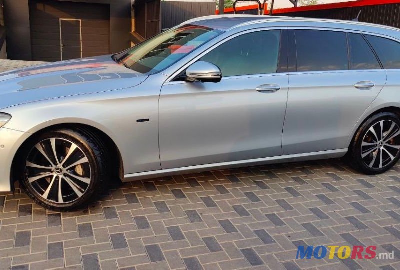 2021' Mercedes-Benz E-Class photo #3