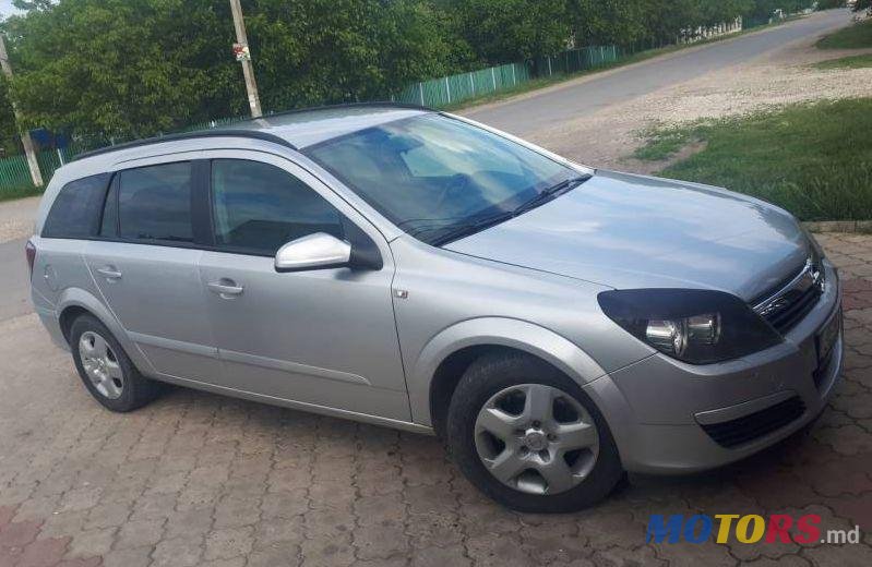 2005' Opel Astra photo #1
