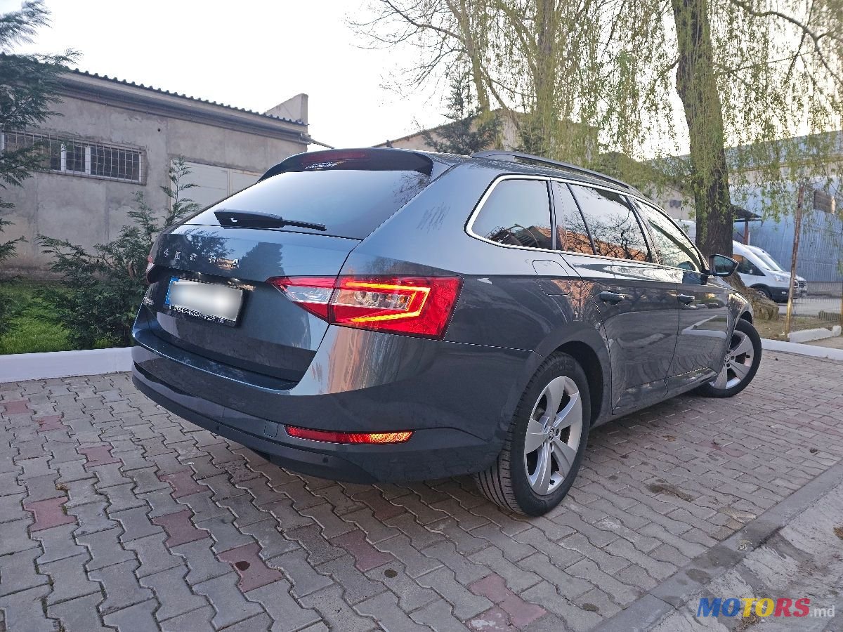 2019' Skoda Superb photo #5