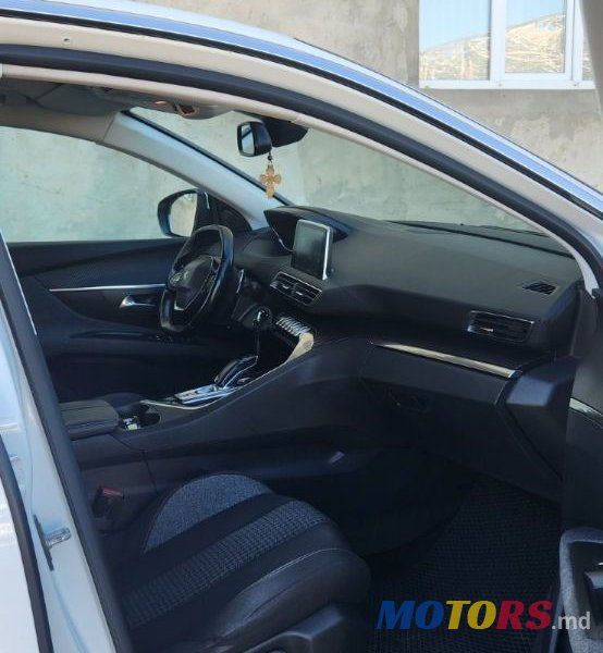 2018' Peugeot 3008 photo #2