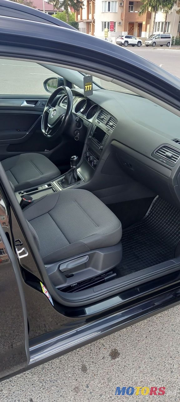 2013' Volkswagen Golf photo #5