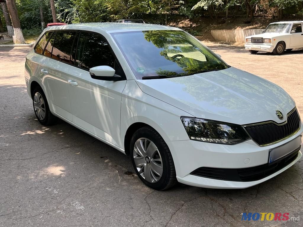 2015' Skoda Fabia photo #2