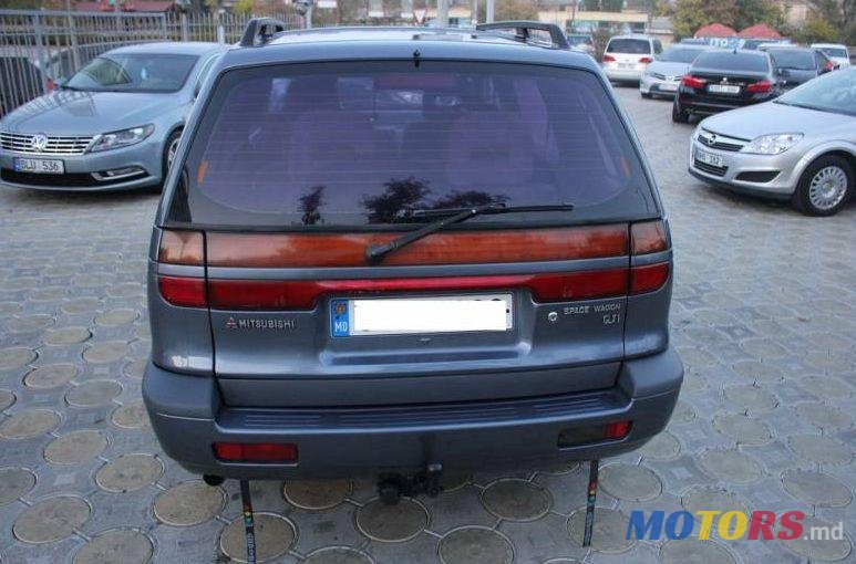 1998' Mitsubishi Space Wagon photo #2