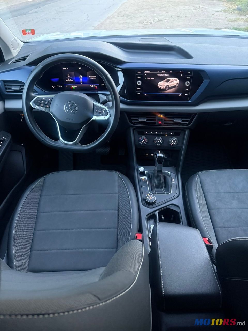 2022' Volkswagen Taos photo #5