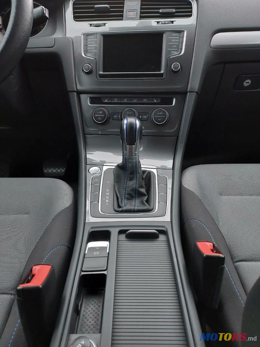 2015' Volkswagen Golf photo #4