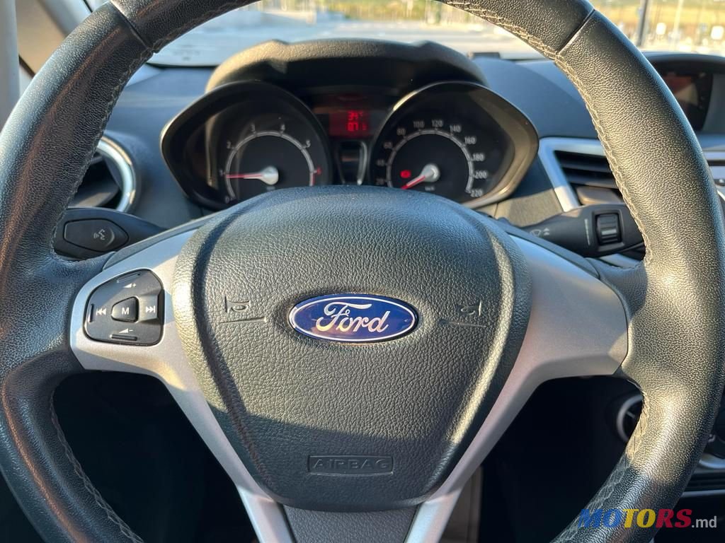 2011' Ford Fiesta photo #4