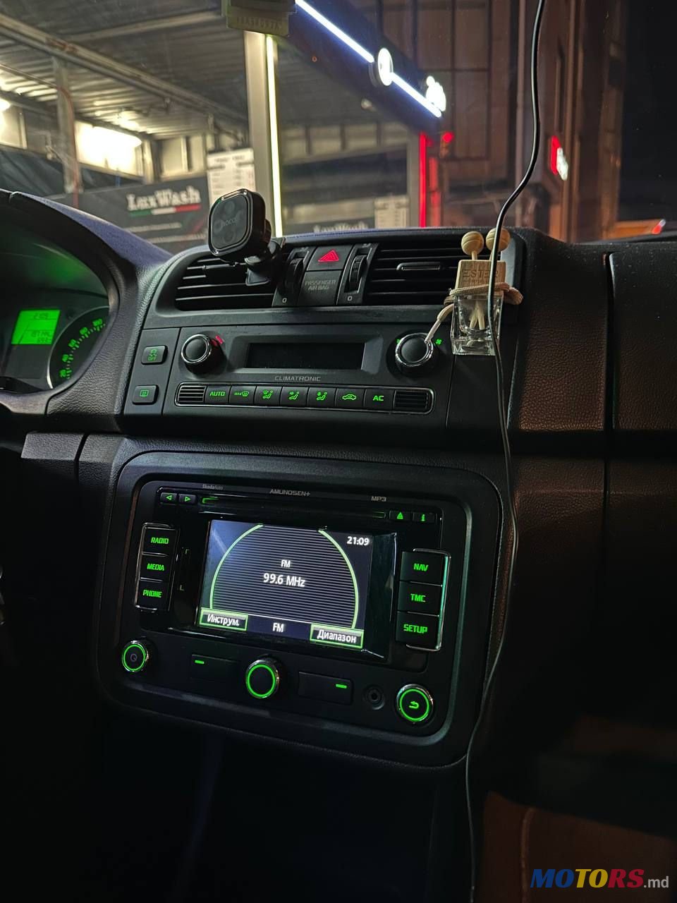 2012' Skoda Fabia photo #6