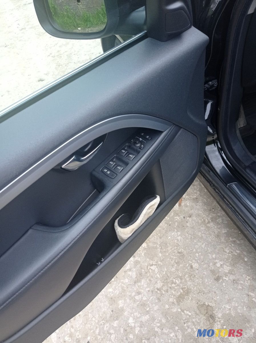 2016' Volvo V70 photo #6