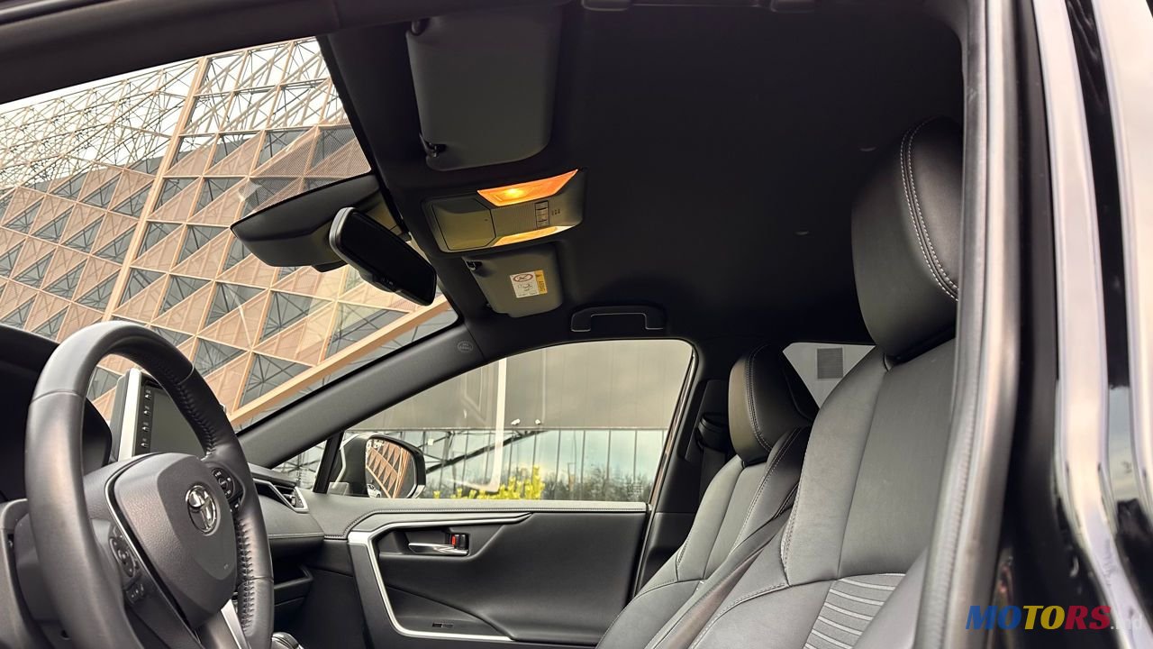 2021' Toyota RAV4 photo #5